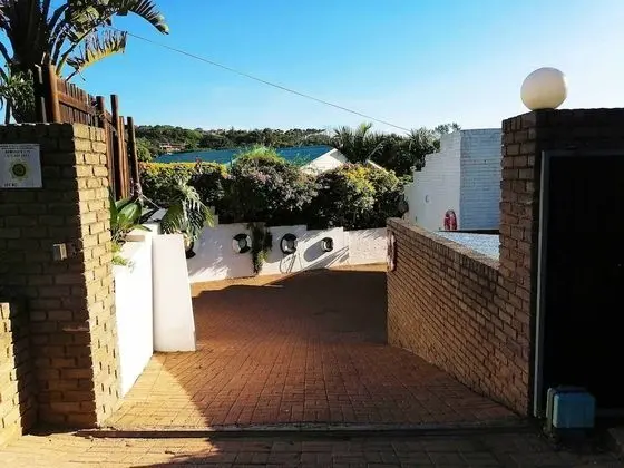 Boathouse Bed and Biscuit - Lower Deck