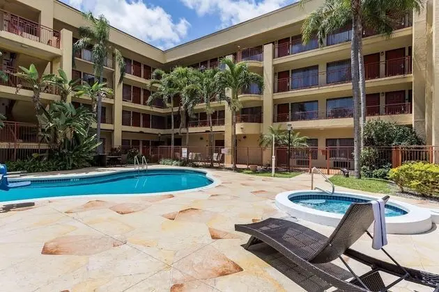 Boca Suites Deerfield Beach - Havuz