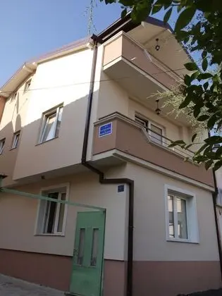 Bogdanovski Studios & Guest Rooms