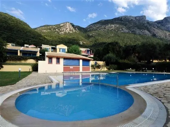 Bohemia Beach House: Comfortable Villa on the Beautiful North-east Coast! - Havuz