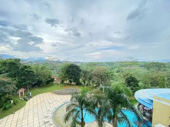 Bohemian Spacious 2Br Apartment At Marbella Suites Dago Pakar Bandung - Dış Mekan