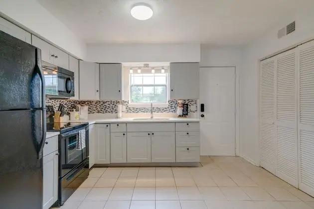 Boho Chic 2BD Walk to Shelby Park and Restaurants! - Mutfak