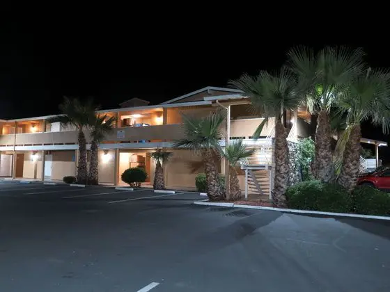 Bonanza Inn & Suites