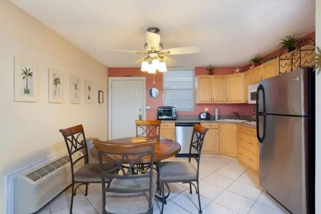 Bonita Beach Tennis Club Condo - Oda