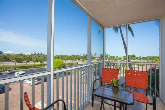 Bonita Beach Tennis Club Condo - Oda