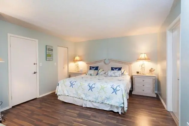 Bonita Beach Tennis Unit 1702 - Oda