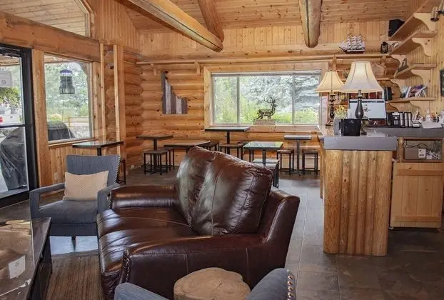 Bonners Ferry Log Inn - Lobi
