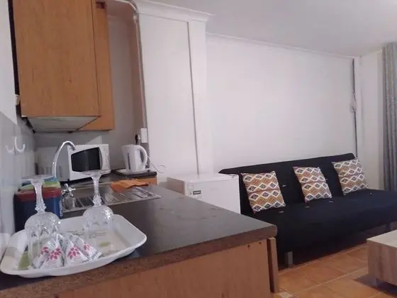 Booked Easy Guest House CT Airport - Öne Çıkan Resim