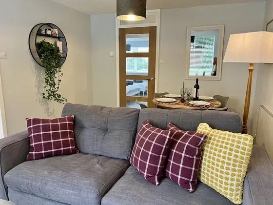 BookedUK - Lovely 2BR Flat in Hoddesdon