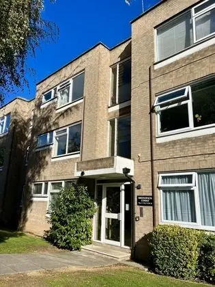 BookedUK - Lovely 2BR Flat in Hoddesdon - Dış Mekan