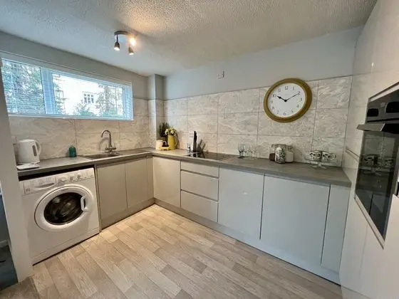 BookedUK - Lovely 2BR Flat in Hoddesdon - Mutfak
