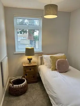 BookedUK - Lovely 2BR Flat in Hoddesdon - Oda