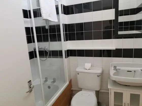 BookedUK - NEW Large duplex apartment - Banyo Tipleri