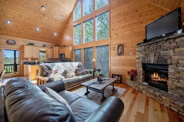 The Boondocks - Beautiful Cabin Overlooking Magnificent North Georgia Mountains