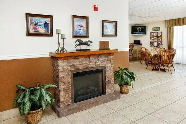 Boothill Inn And Suites - Lobi