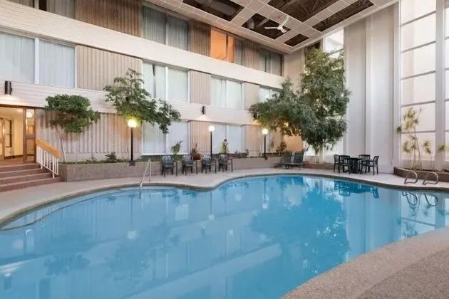 Border Inn and Suites Lloydminster - Havuz