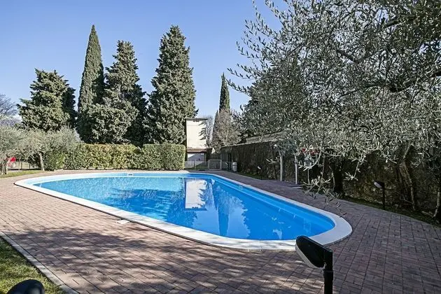 Borgo Degli Ulivi 800mt From Lake