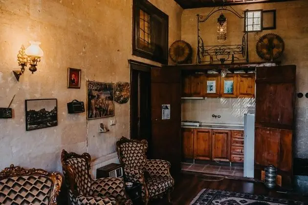 Born Hotel