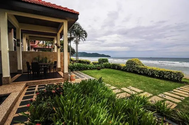 BORNEO BEACH VILLAS