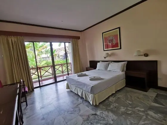 Borneo Paradise Beach Hotel