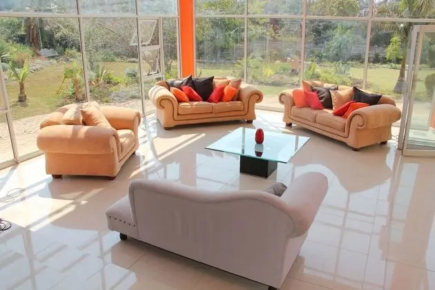 Borrowdale Ground Floor with Poolview - Lobi
