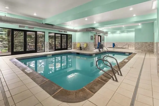 Bothell Inn & Suites - Havuz