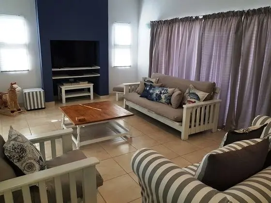 BotterBossie - Near Calypso Beach Beach - İç Mekan