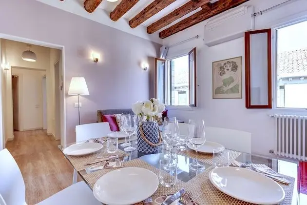 Botteri Palace Apartments by Wonderful Italy