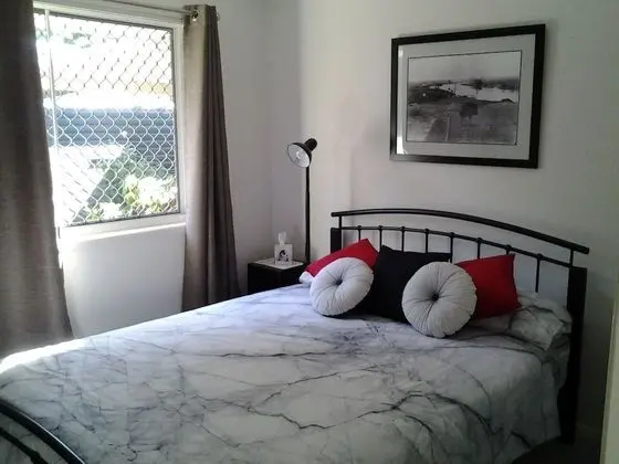 Bottlebrush B&B