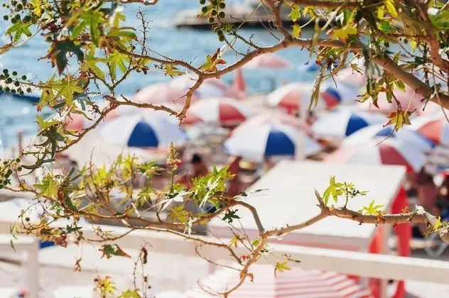 Bougainville Bay Serviced Apartments - Plaj