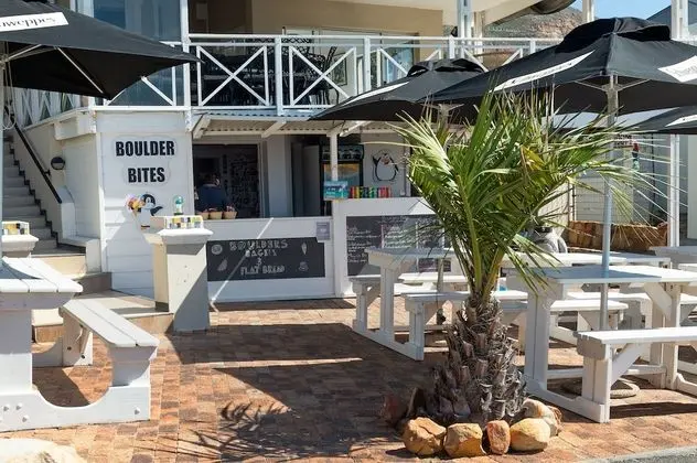 Boulders Beach Hotel, Cafe and Curio - Dış Mekan