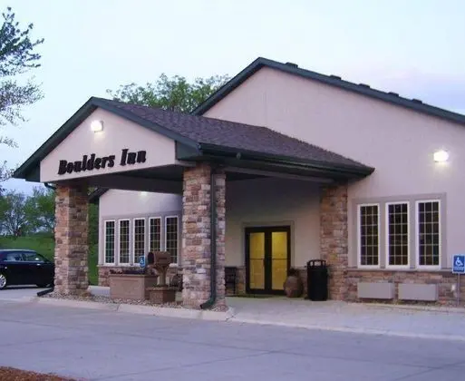 Boulders Inn & Suites - Denison Majestic Hills
