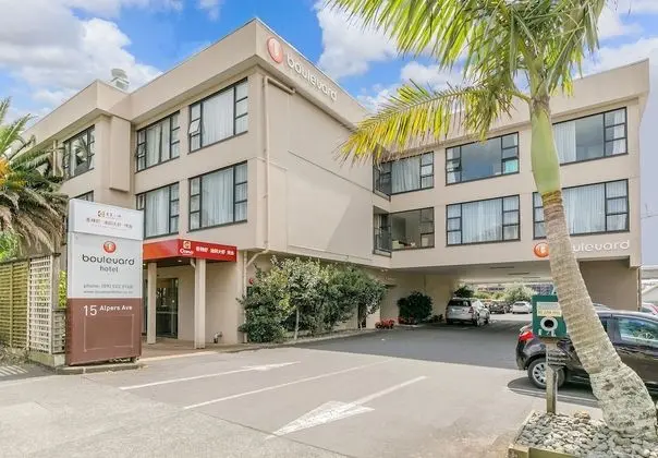 Boulevard Hotel - 1