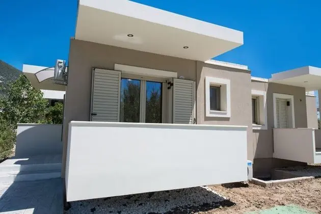 Bounatsa Studios & Apartments