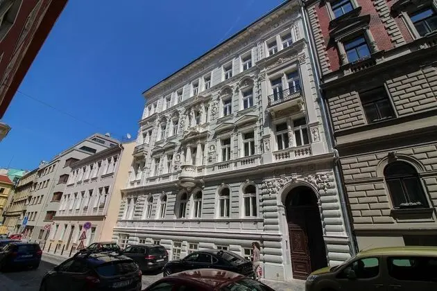 Bouquet Apartments