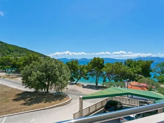 Boutique Apartment in Drvenik With Balcony