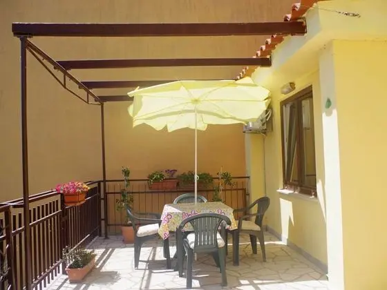 Boutique Apartment in Pješcana Uvala With Balcony - Yerinde Yemek