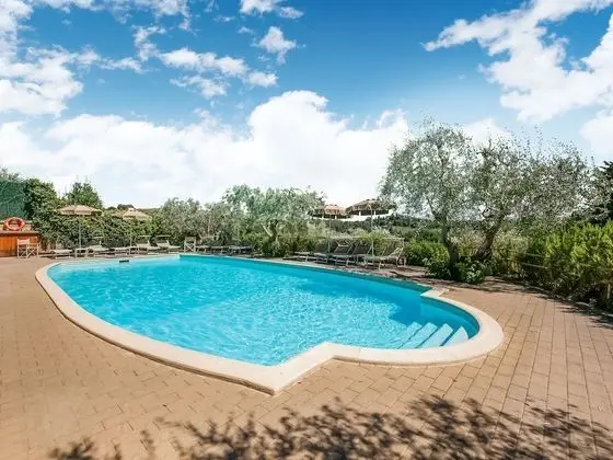 Boutique Cottage in Poggibonsi With Pool