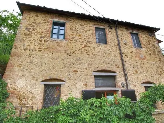Boutique Cottage in Poggibonsi With Pool