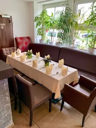 Boutique Hotel Goldene Henne - İç Mekan
