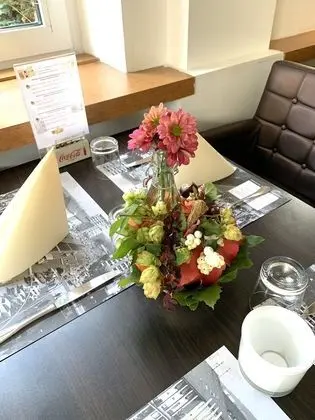 Boutique Hotel Goldene Henne - Yerinde Yemek