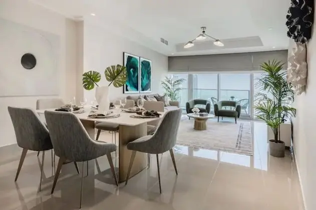 Boutique Living - Opera 3704 - Oda