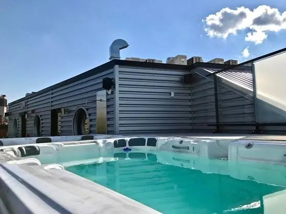 Boxotel Montreal - Havuz
