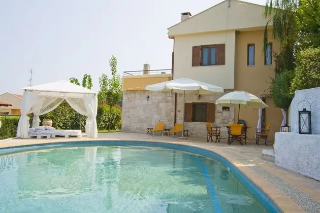 Bozis Private Pool Villa, Siviri - Dış Mekan