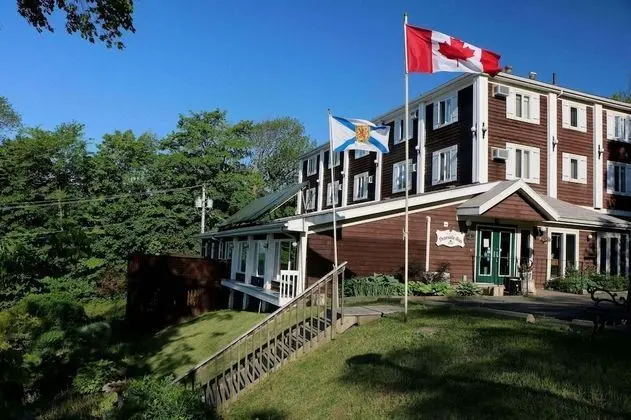 Braeside Country Inn - 1
