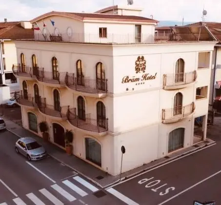 Bräm Hotel