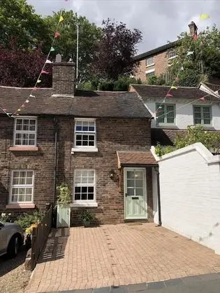 Bramble Cottage With Parking