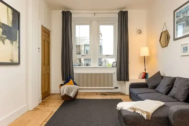 Brand New 1 Bedroom Apartment Right Beside Arthur's Seat - Oda Düzeni