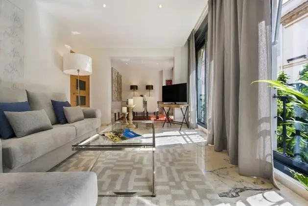 Brand New 2 Bd Apartment Near Cathedral - Vinuesa II