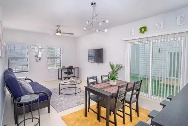 Brand NEW #2 Stylish 3BR 2.5ba Near Exciting Dtown - İç Mekan